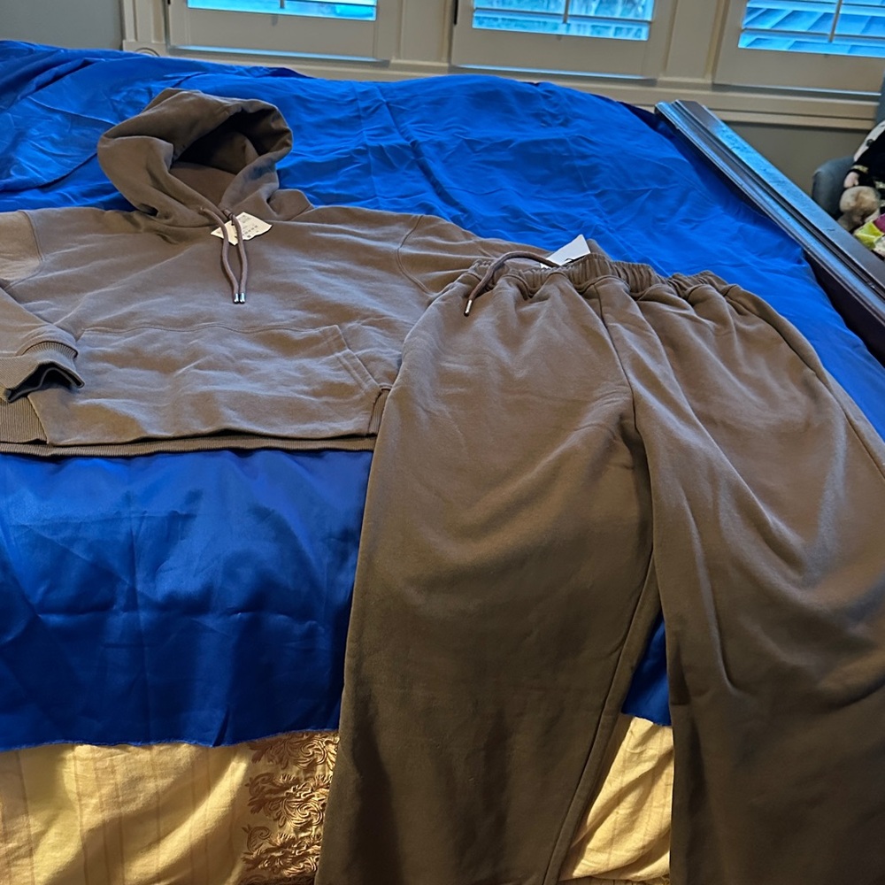 Zara sweatsuit new with tags; top MEDIUM, bottom SMALL